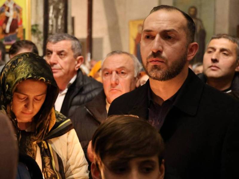 ცაგერის მუნიციპალიტეტის მერი პირველ მოადგილესთან და საკრებულოს თავმჯდომარესთან ერთად...